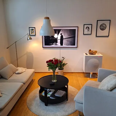 Unik, Stor I Hjertet Av Lejlighed